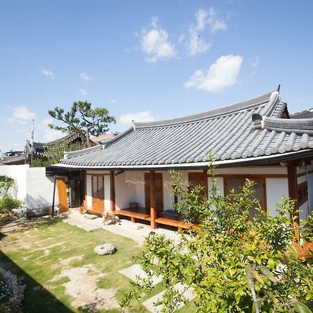 Ohnewwall Guesthouse Jeonju Esterno foto